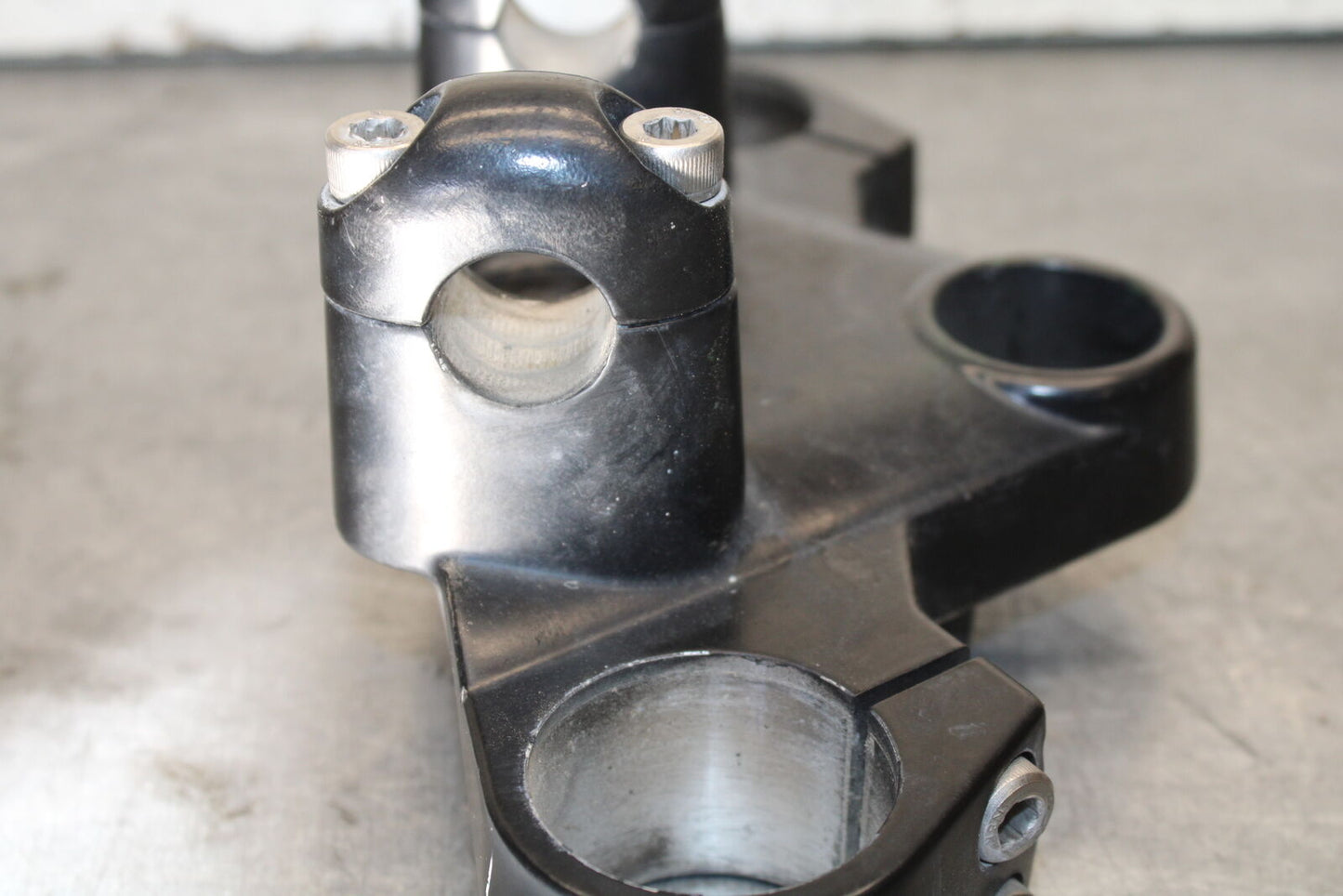 01-06 TRIUMPH TIGER 955I FORKS UPPER TRIPLE TREE CLAMP BB693
