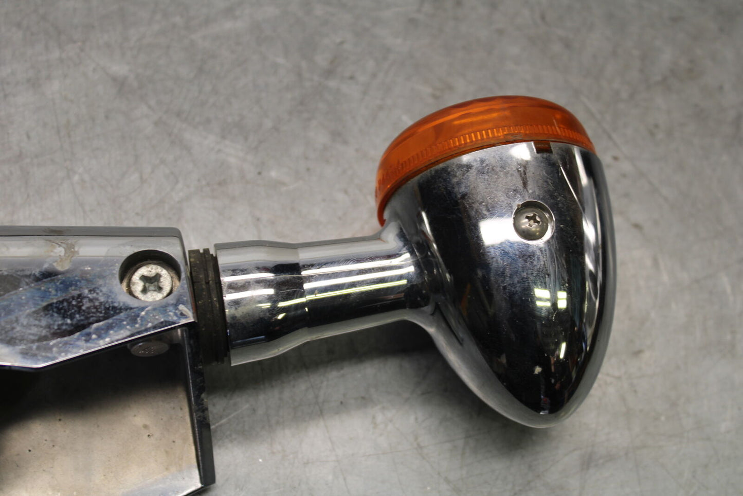 05-09 SUZUKI BOULEVARD C90 REAR BACK TURN SIGNAL BAR MOUNT BRACKET BB692