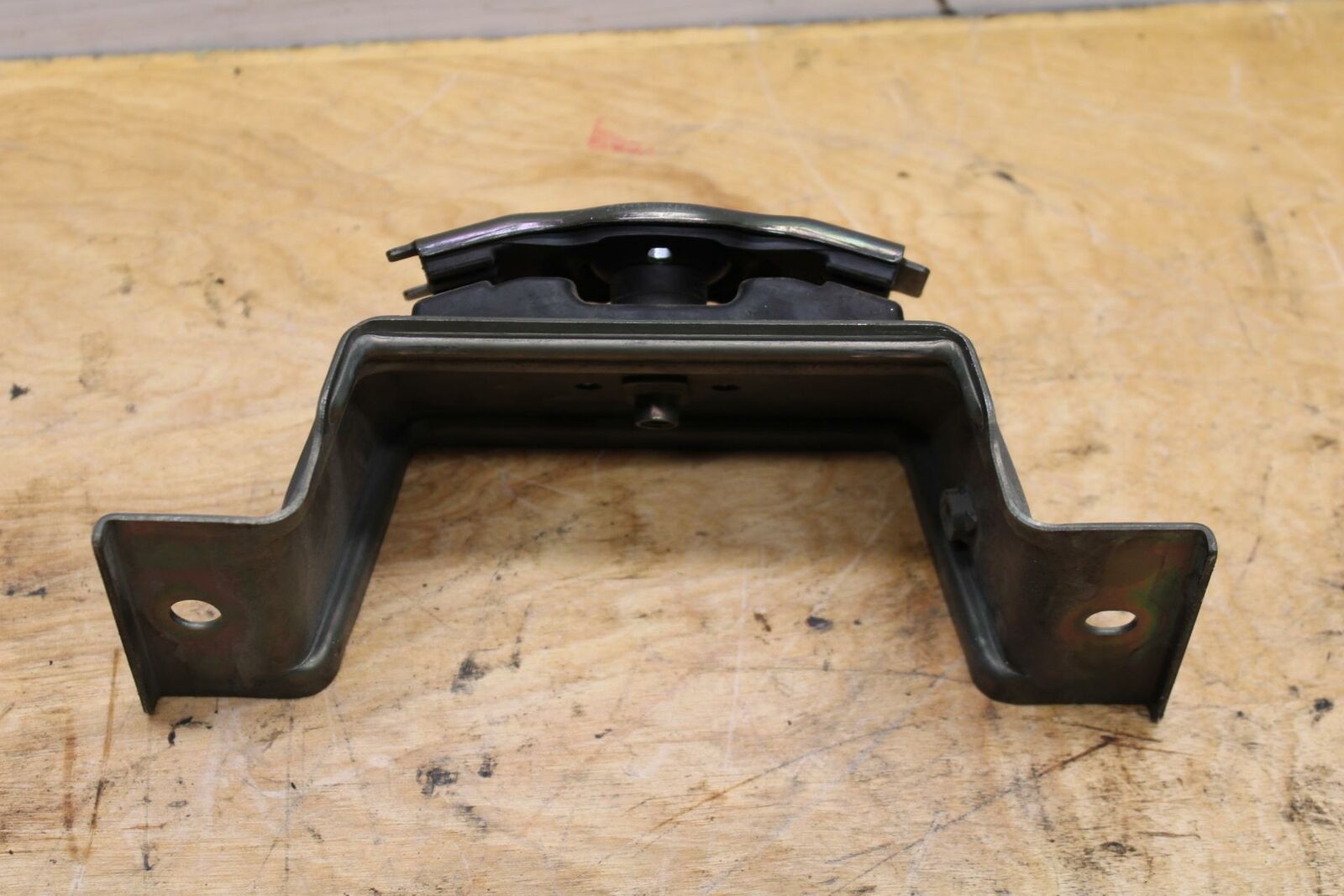 02-03 SUZUKI VSTROM 1000 GAS TANK FUEL CELL PETROL RESERVOIR BRACKET MOUNT BB331