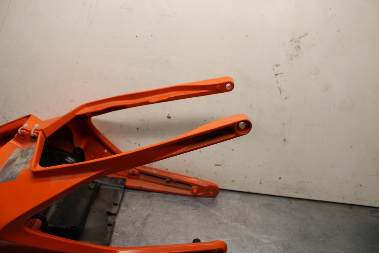 16-18 KTM 690 DUKE REAR SUBFRAME BACK SUB FRAME BB631