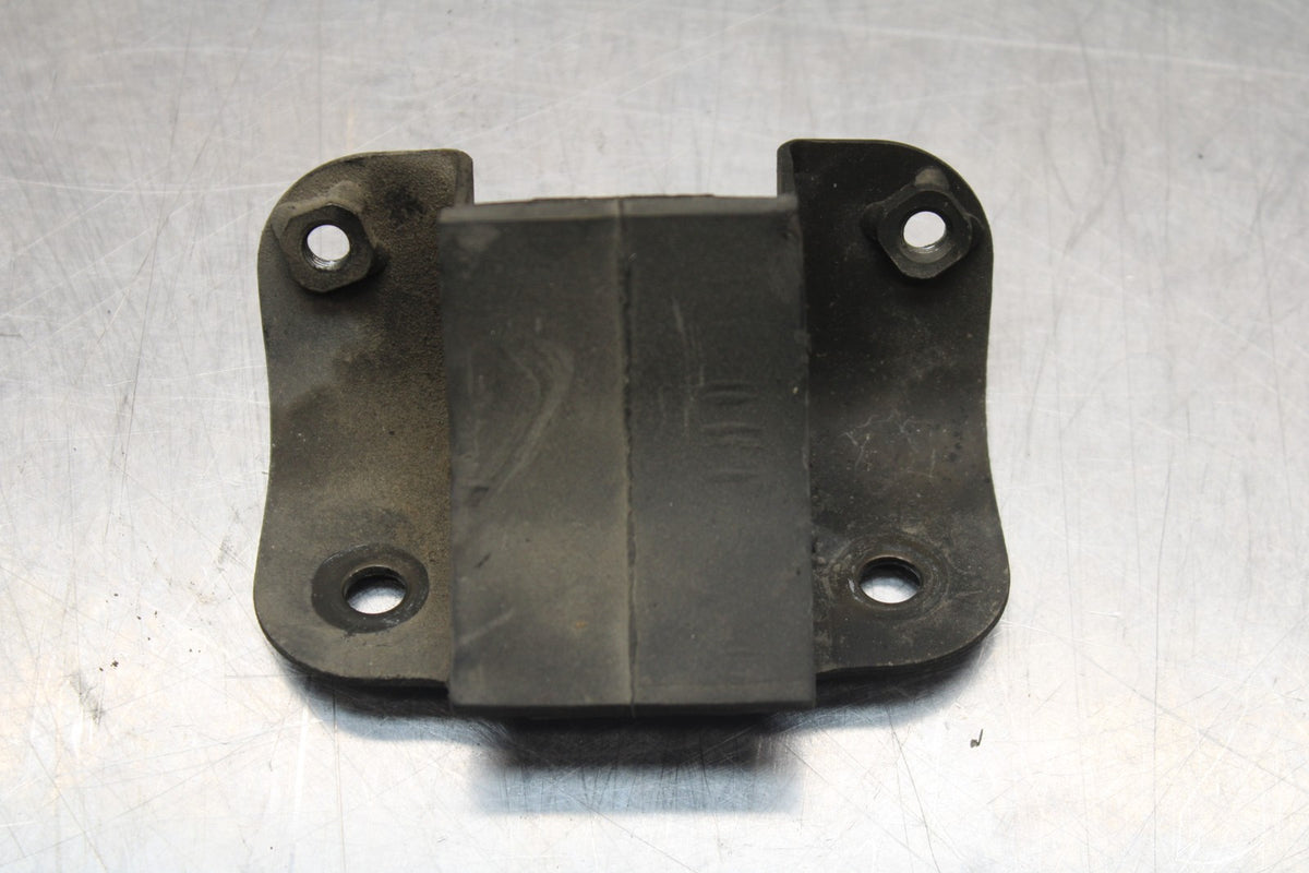 2006 Suzuki Boulevard C90 MOUNT BRACKETS BB849