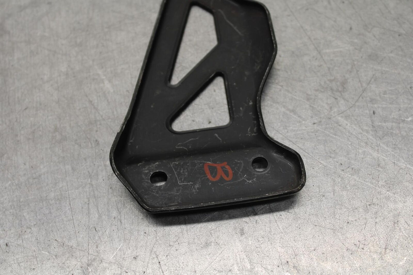 01-03 SUZUKI GSXR600 RIGHT SIDE HEEL GUARD BB639