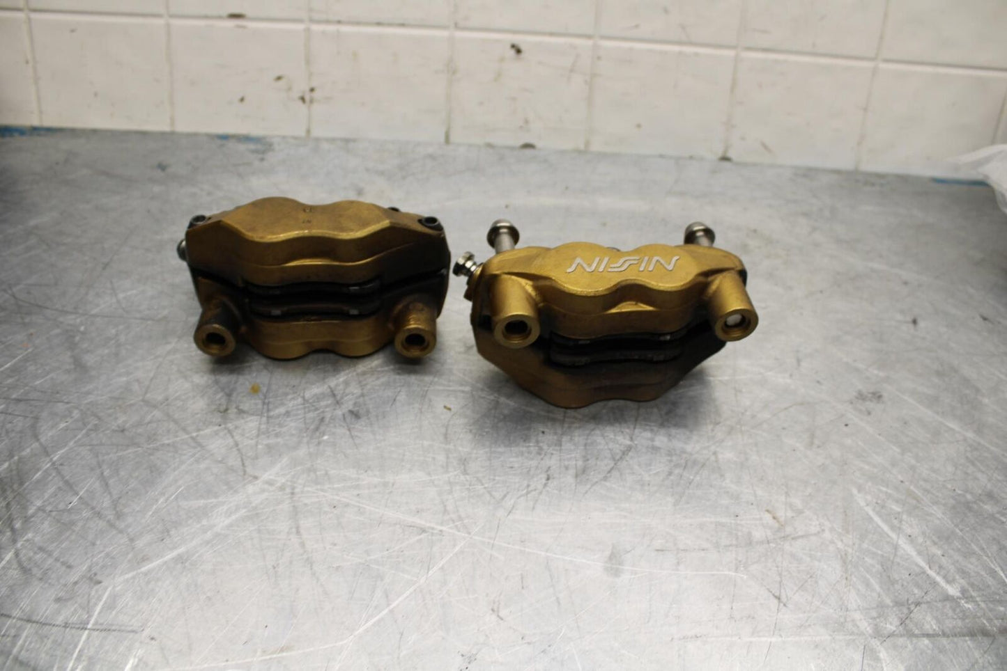 06-07 TRIUMPH DAYTONA 675 DAYTONA 675 RIGHT LEFT FRONT BRAKE CALIPER BB441