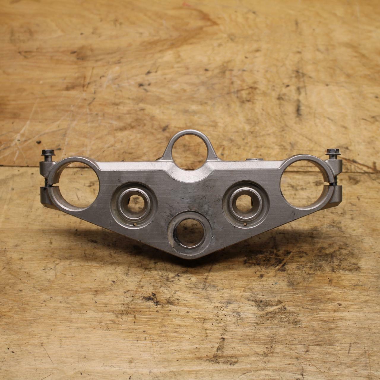 02-03 SUZUKI VSTROM 1000 FORKS UPPER TRIPLE TREE CLAMP BB331