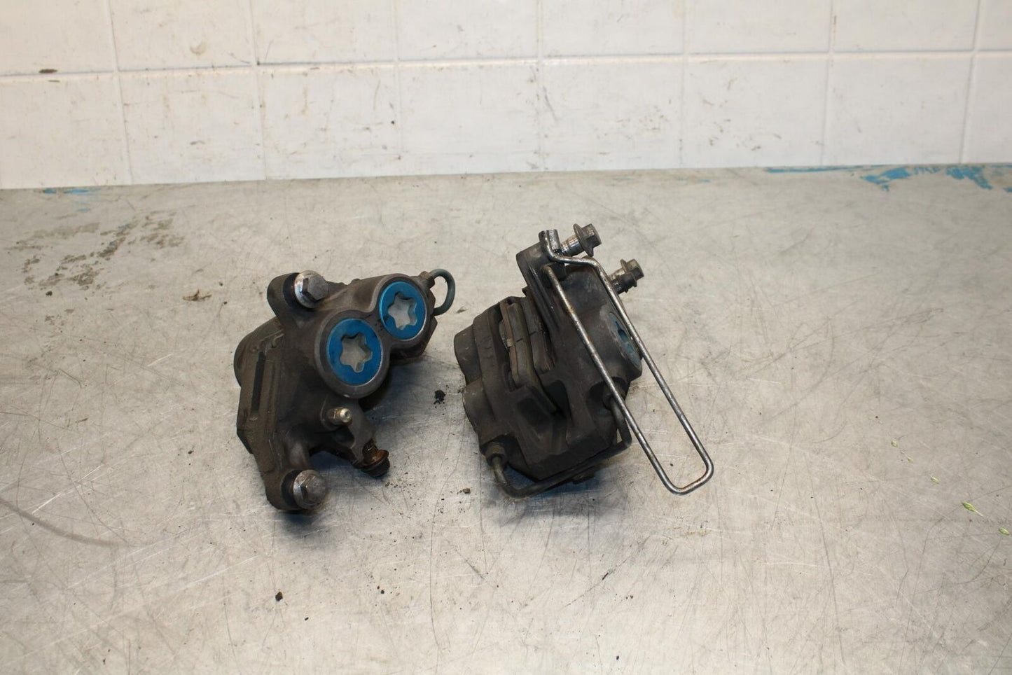 96-07 YAMAHA YZF600R RIGHTLEFT FRONT BRAKE CALIPER SET CALIPERS THUNDERCAT BB427