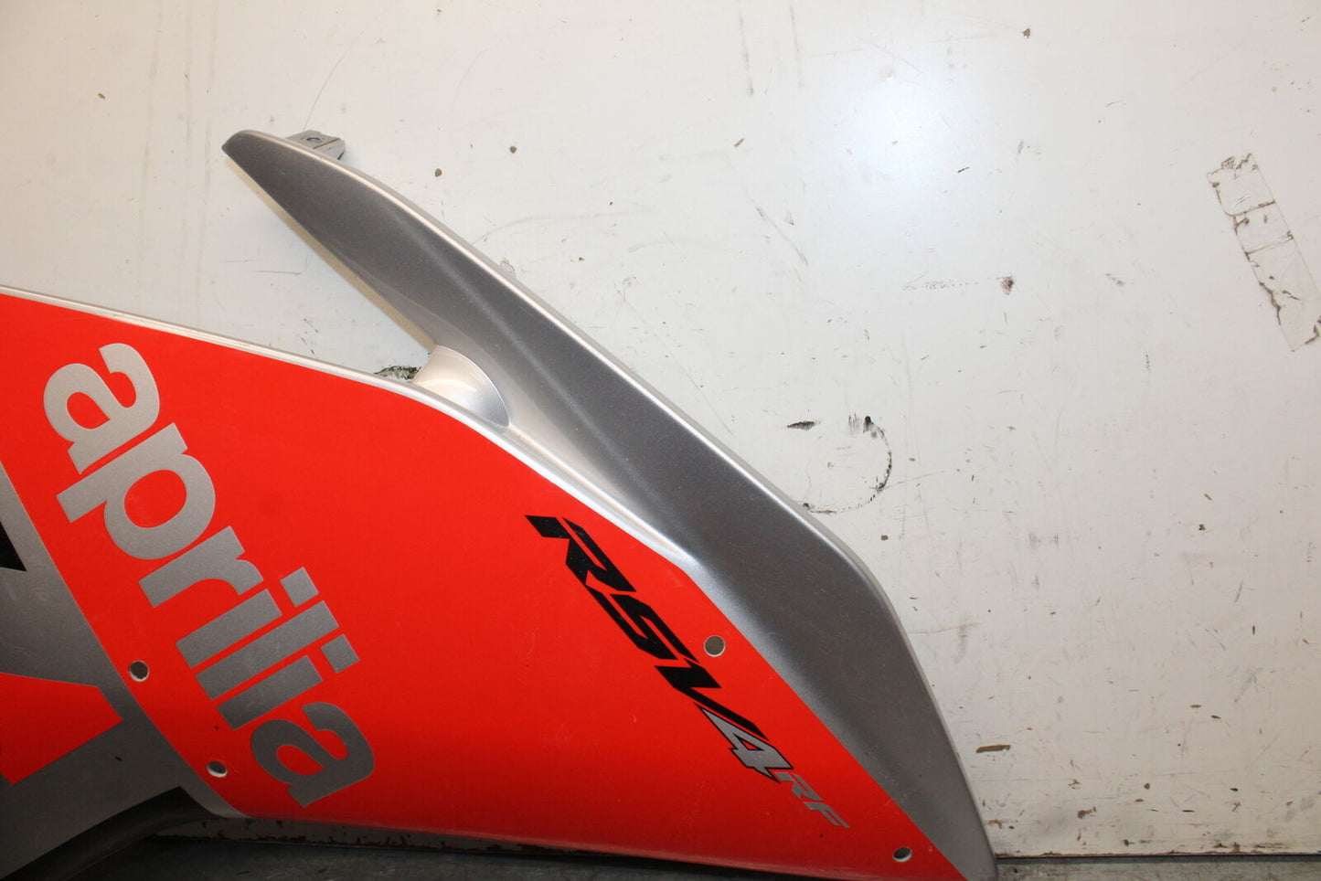 15-19 APRILIA RSV4 RF RIGHT MID UPPER SIDE FAIRING COWL PLASTIC BB611