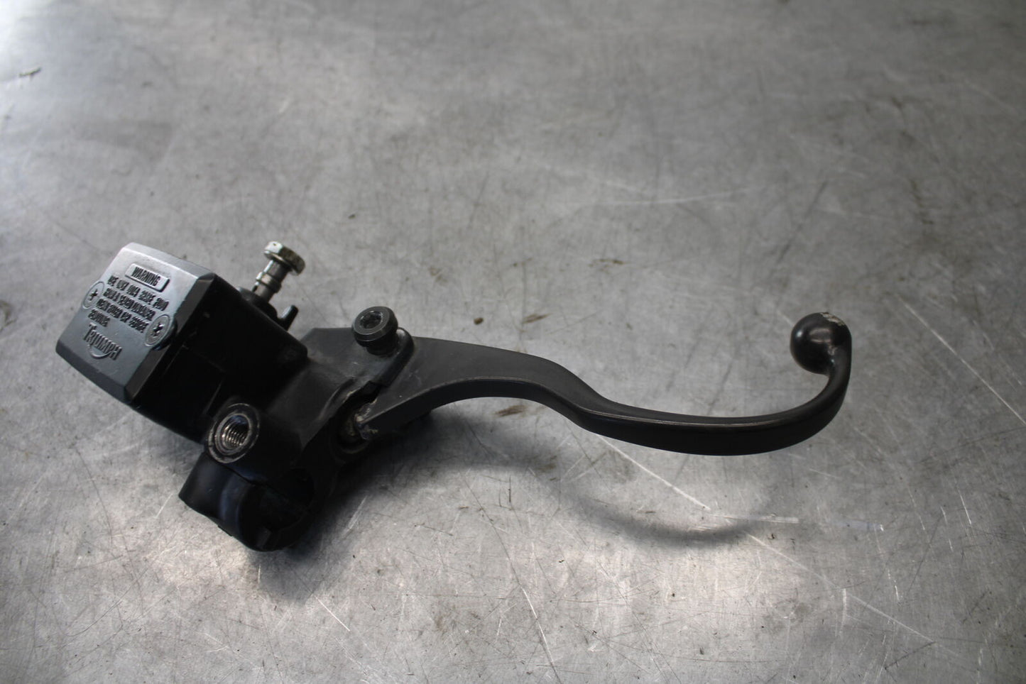 01-06 TRIUMPH TIGER 955I FRONT BRAKE MASTER CYLINDER w/ LEVER BB693