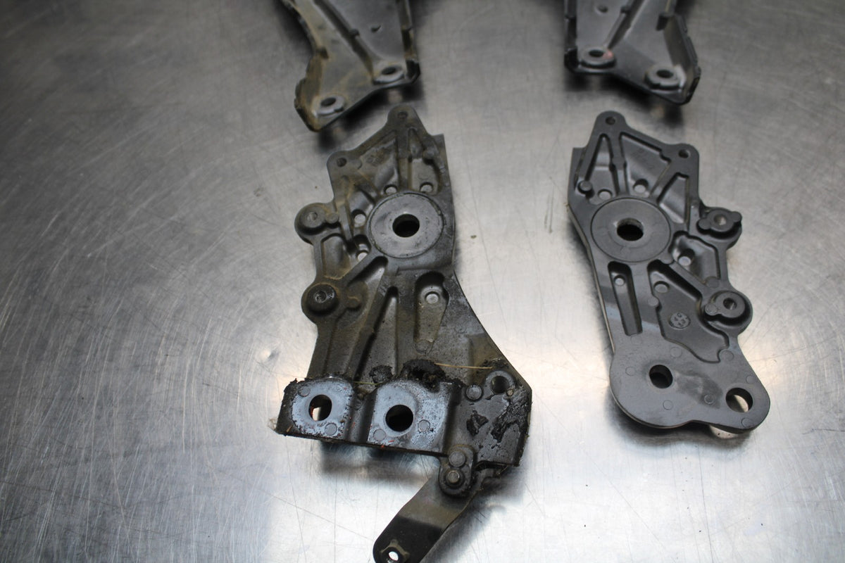 22-25 YAMAHA YZF R7 LEFT RIGHT REARSET REAR SET DRIVER PEG BRACKETS MOUNTS BB769