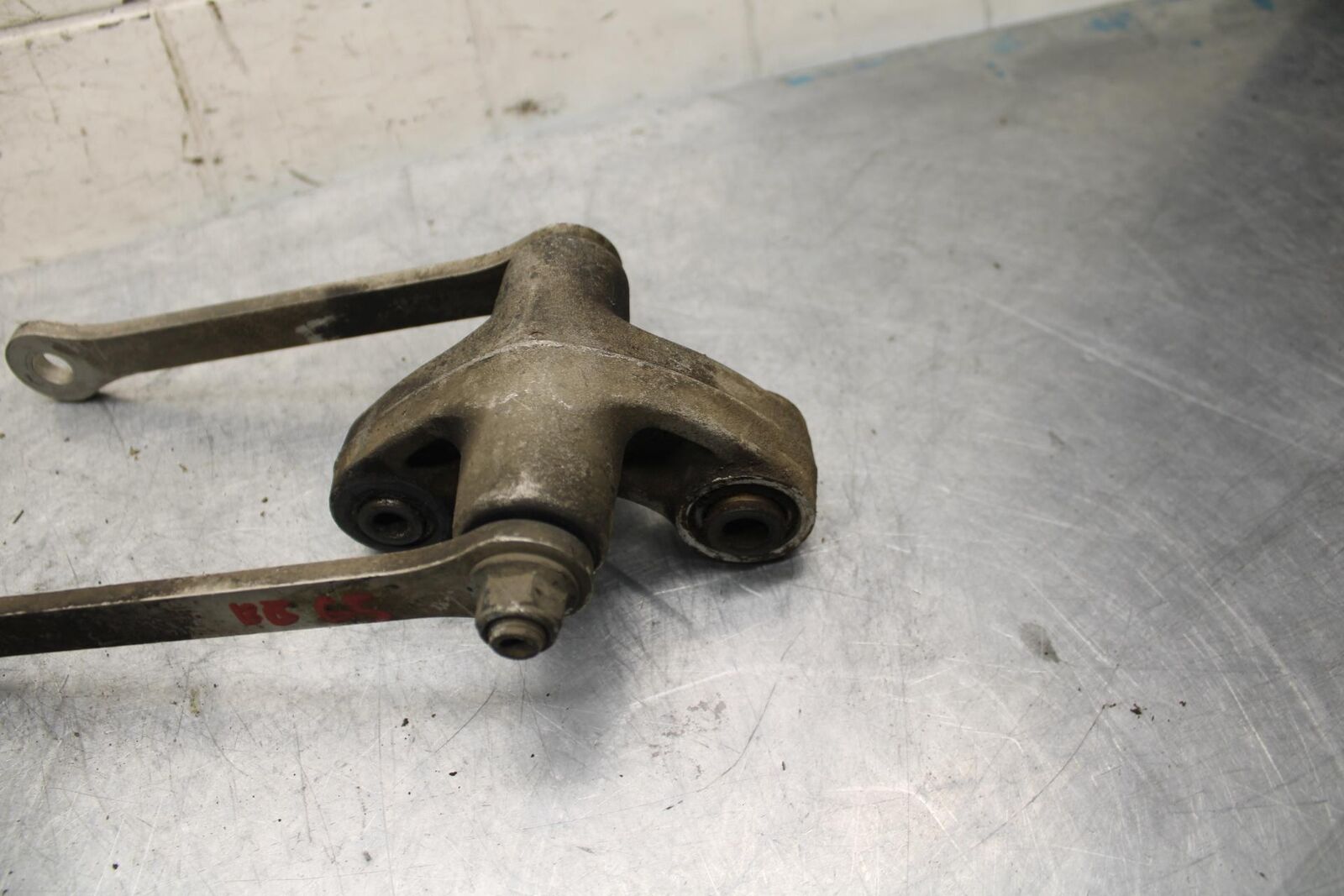 02-03 SUZUKI GSXR750 REAR DOGBONE SHOCK LINKAGE LINK 62600-35870 BB14