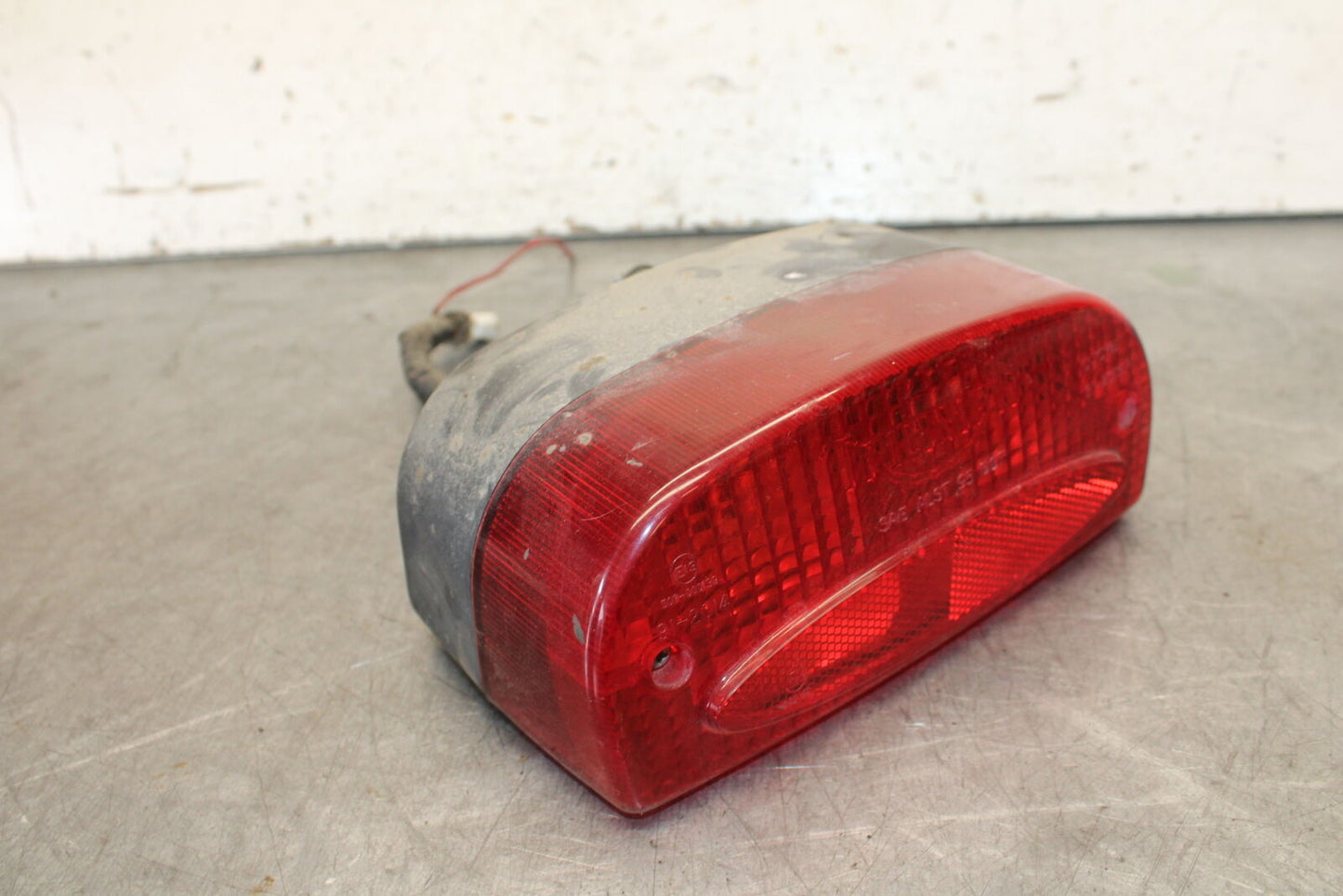 01-06 TRIUMPH TIGER 955I REAR TAIL TAILLIGHT BACK BRAKE LIGHT BB693
