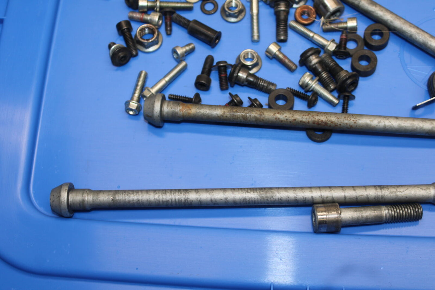 08-10 DUCATI 848 ENGINE MOUNTING BOLTS HARDWARE MOTOR SCREWS BB705