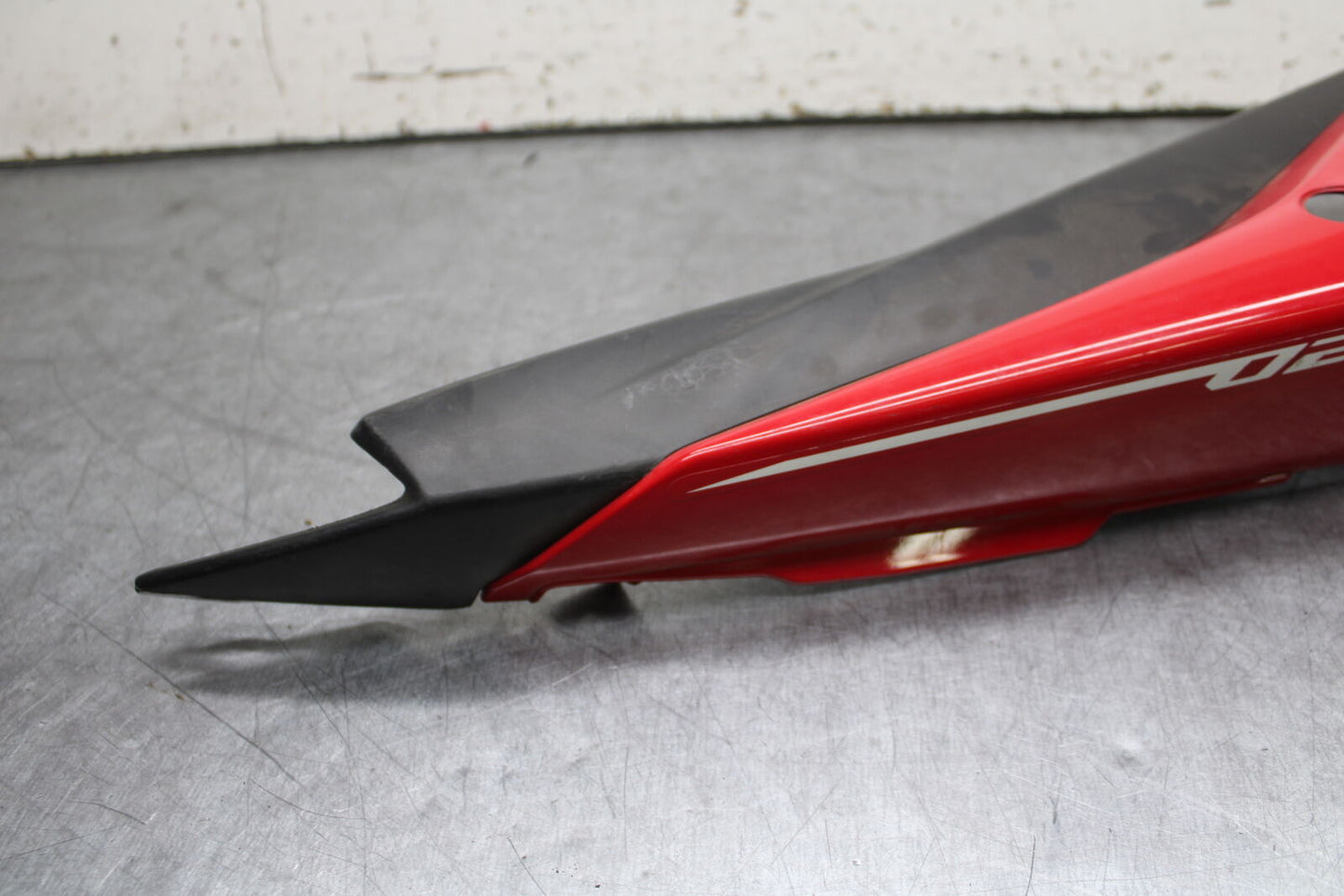 19-24 YAMAHA R3 LEFT REAR BACK TAIL FAIRING COWL SHROUD BB378