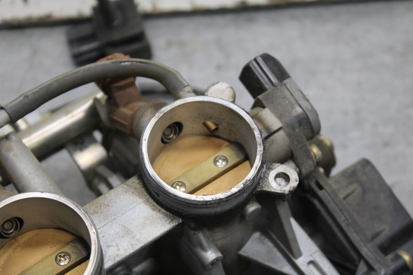 06-07 SUZUKI GSXR 600 MAIN FUEL INJECTORS / THROTTLE BODIES BB737