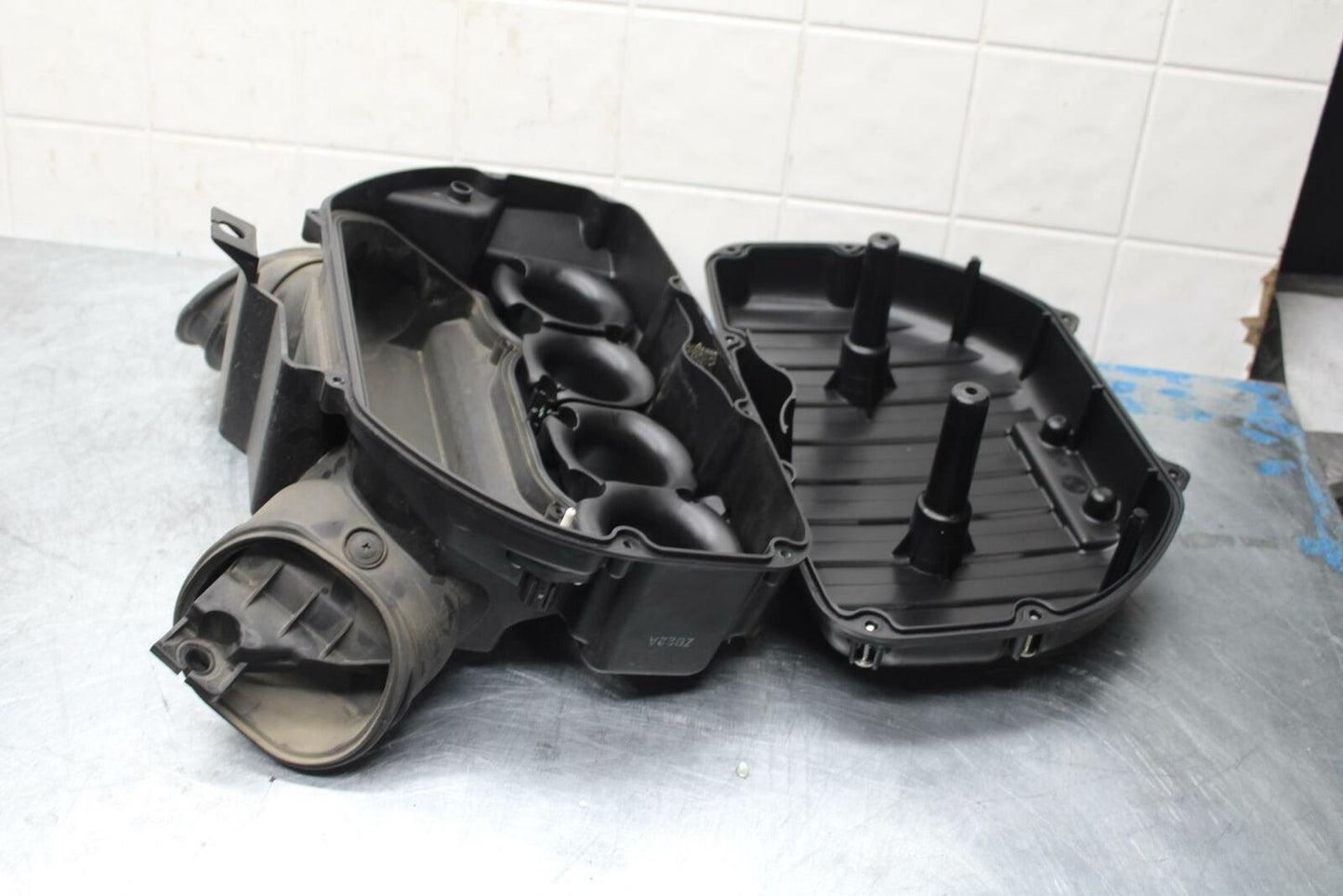 11-17 SUZUKI GSXR600 AIRBOX AIR INTAKE FILTER BOX BB417 #B