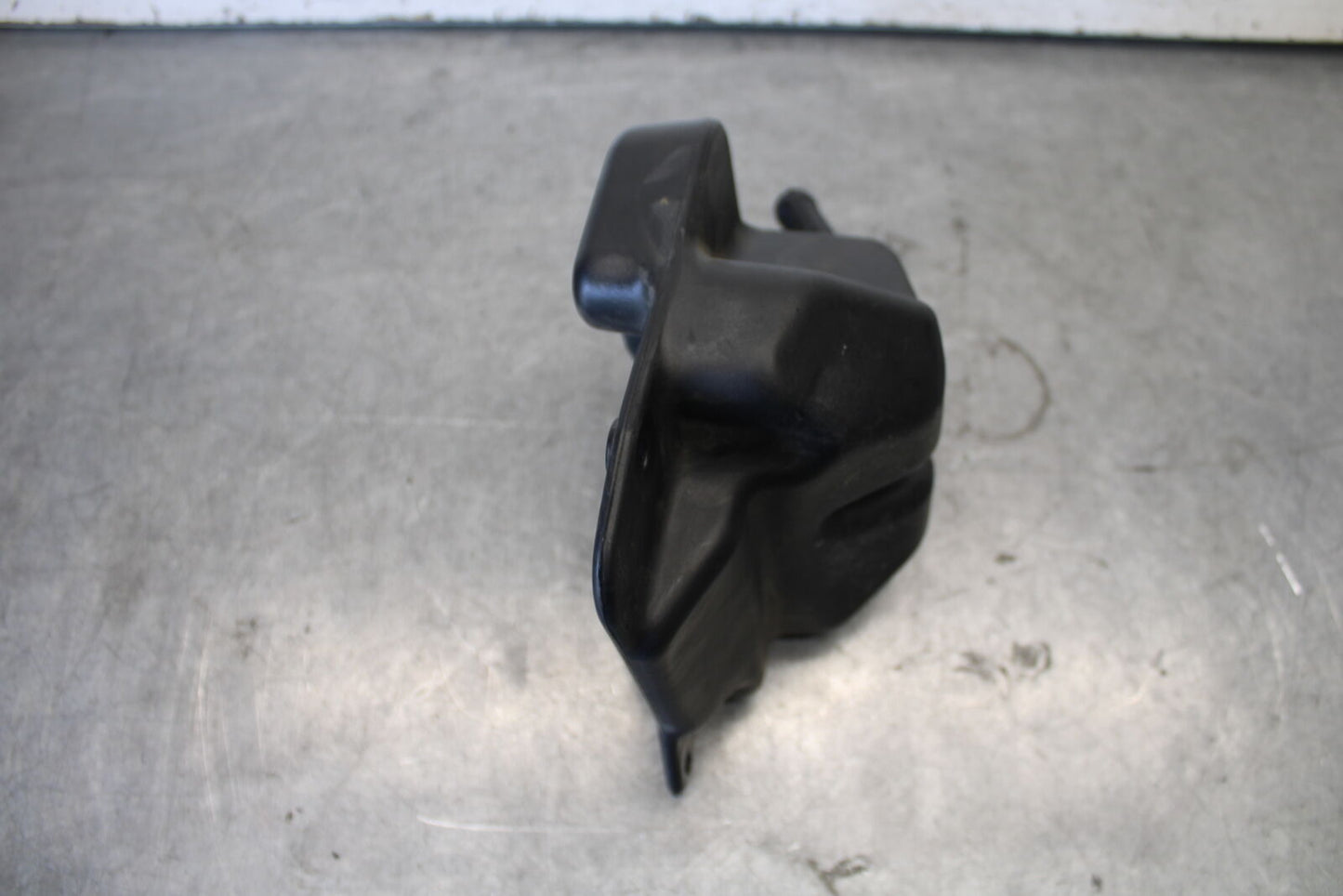 06-07 DUCATI MONSTER 695 OIL BREATHER TANK BB674