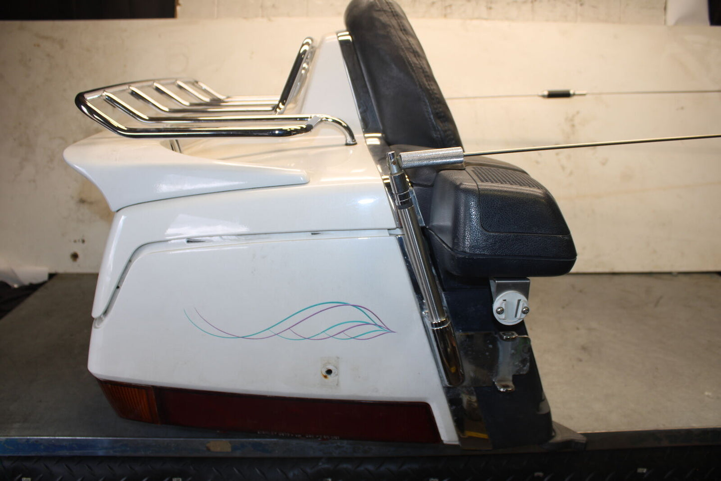 93-00 HONDA GOLDWING 1500 GL1500SE REAR TRUNK COMPARTMENT BB700