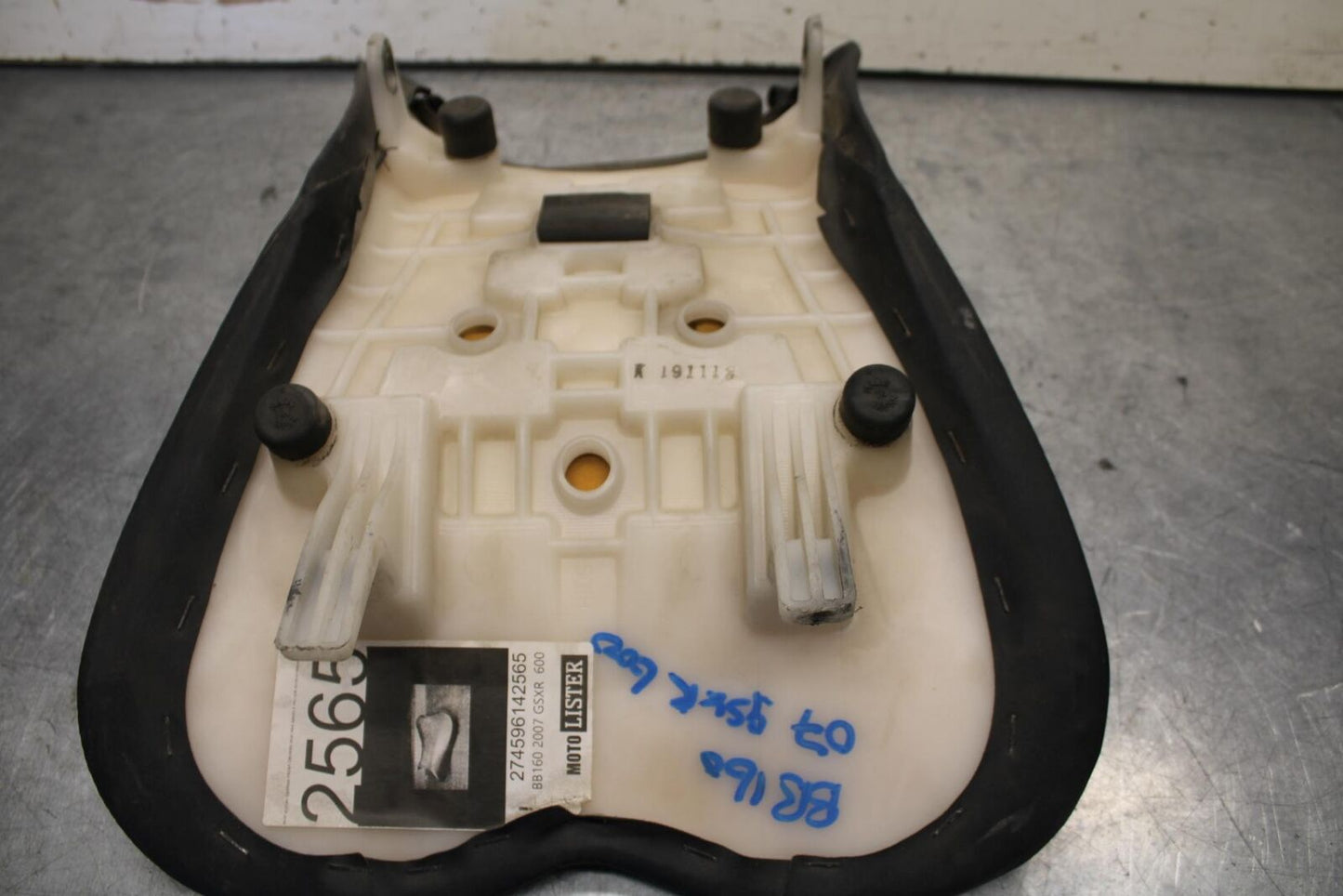1995 Suzuki RF600R FRONT DRIVERS SEAT PAD SADDLE PILLION BB104