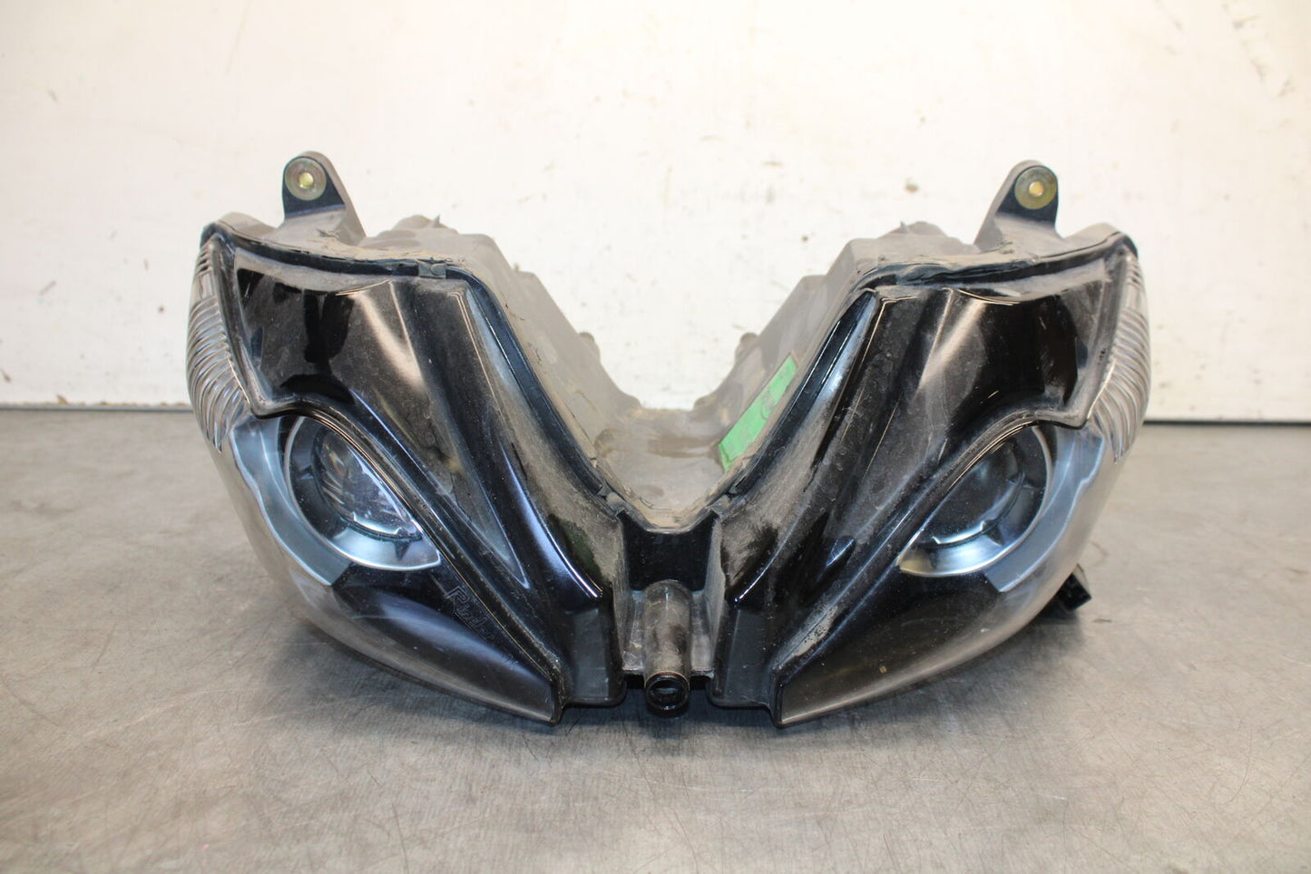 07-08 TRIUMPH DAYTONA 675 FRONT HEADLIGHT HEAD LIGHT LAMP BB685
