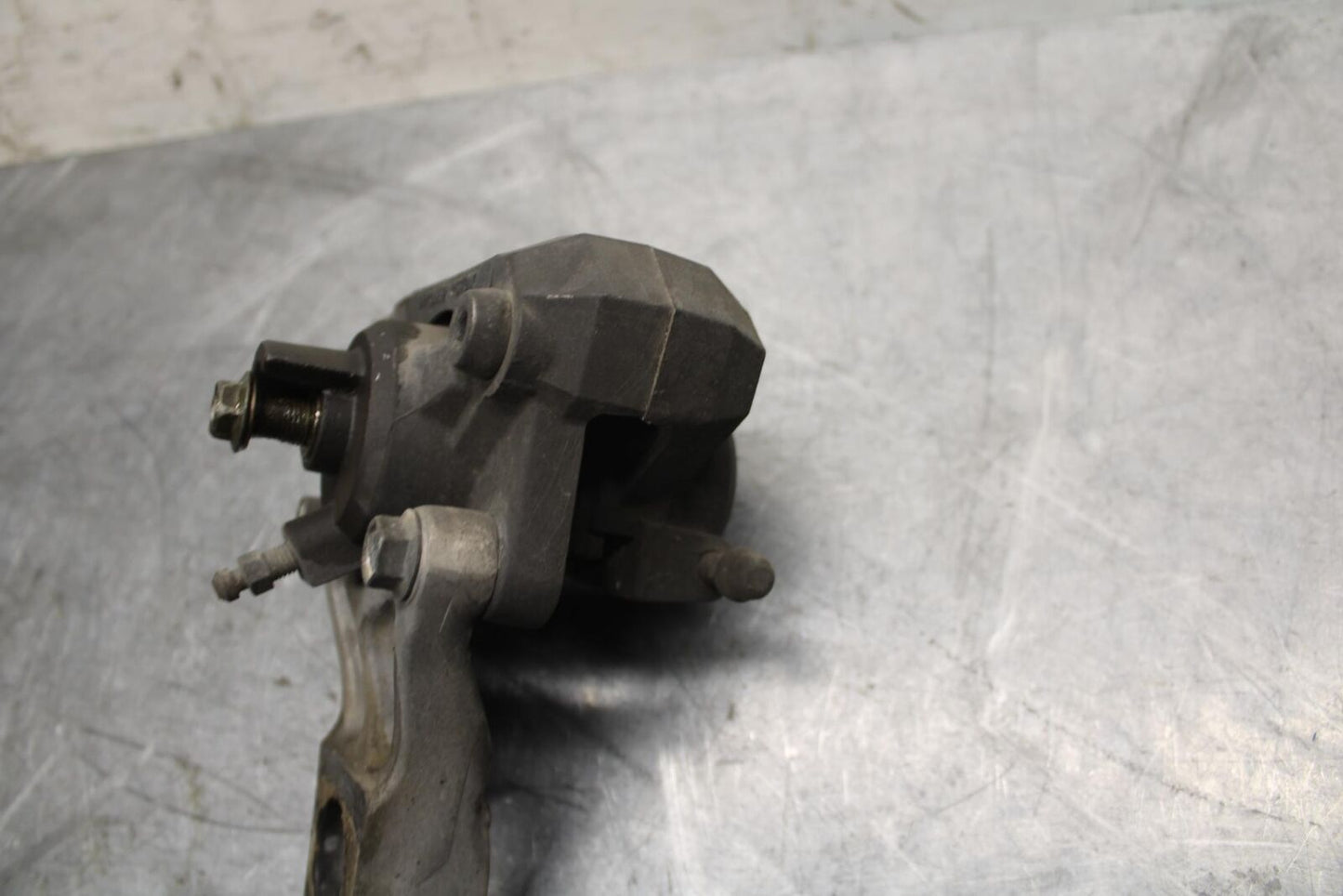 1998 Suzuki TL1000S REAR BACK BRAKE CALIPER W MOUNT BRACKET BB508