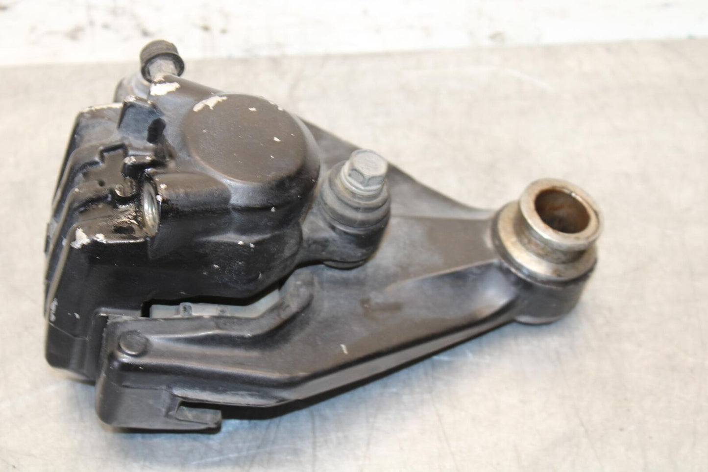 1977 Yamaha XS750 REAR BACK BRAKE CALIPER W MOUNT BRACKET BB554