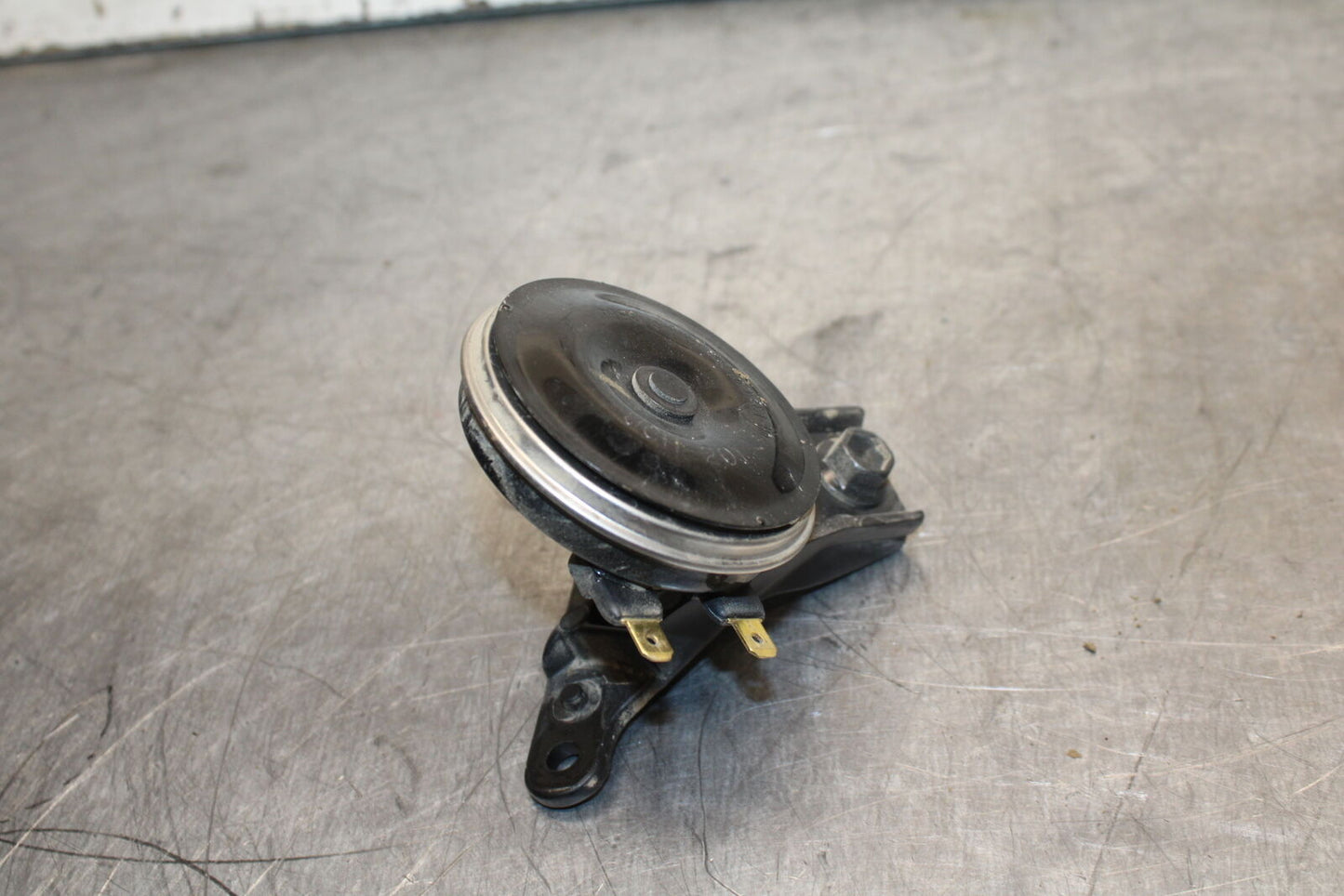 19-24 YAMAHA R3 HORN SIGNAL BB736