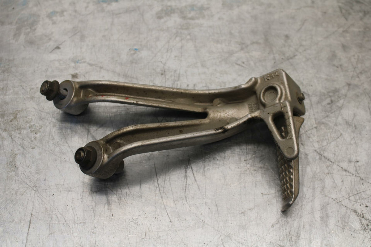 01-02 SUZUKI GSXR750 LEFT REAR BACK PASSENGER PEG BB28