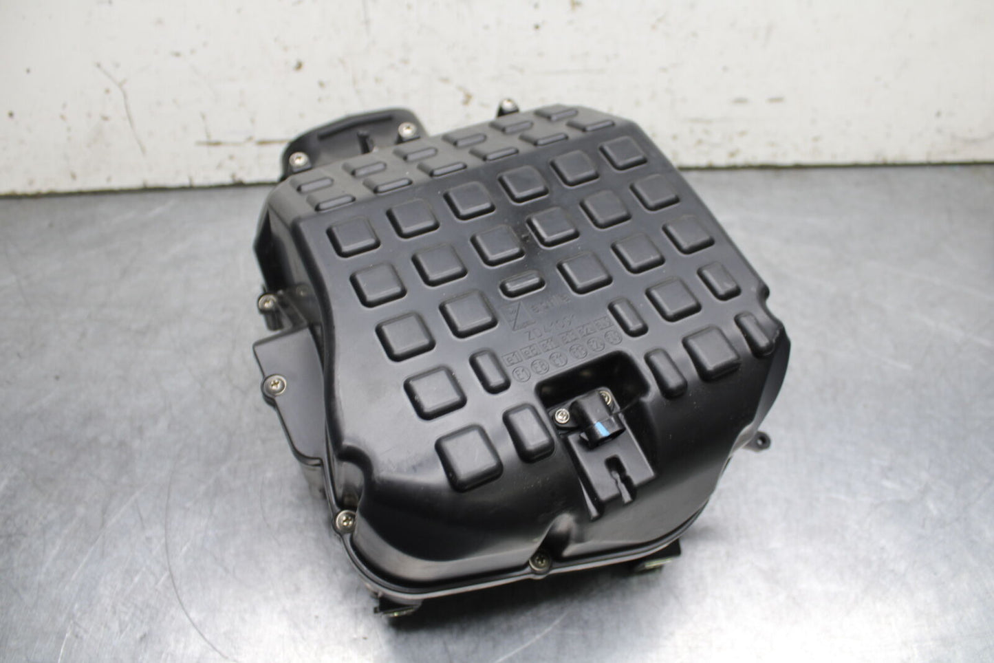21-24 APRILIA TUONO 660 FACTORY AIRBOX AIR INTAKE FILTER BOX BB733