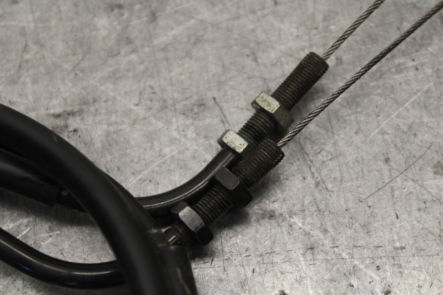 09-11 TRIUMPH DAYTONA 675 THROTTLE CABLES LINES BB652