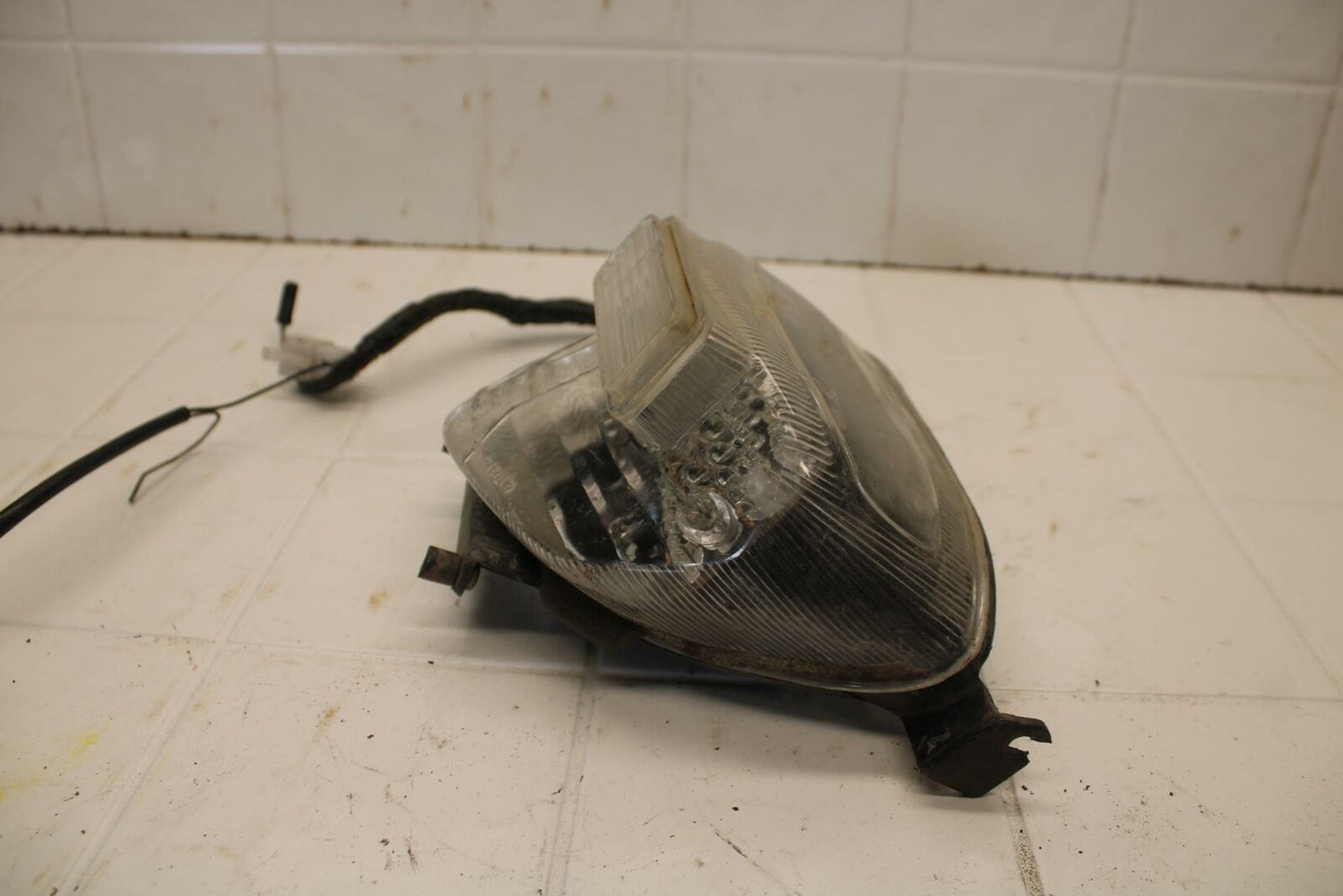 01-02 SUZUKI GSXR750 REAR TAIL TAILLIGHT BACK BRAKE LIGHT BB402