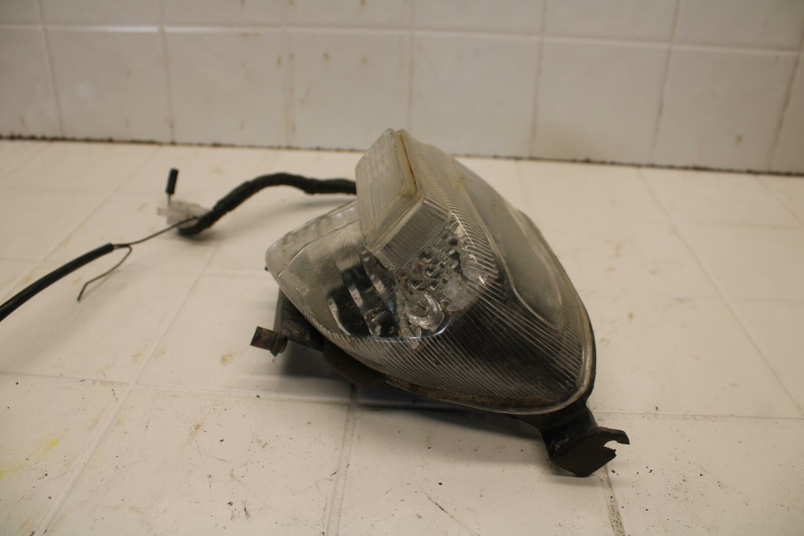 01-02 SUZUKI GSXR750 REAR TAIL TAILLIGHT BACK BRAKE LIGHT BB402