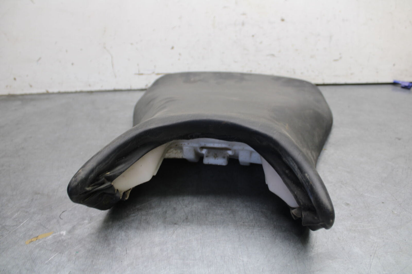 08-09 YAMAHA YZF R6S FRONT DRIVERS SEAT PAD SADDLE 5SL-24710-00-00 BB690