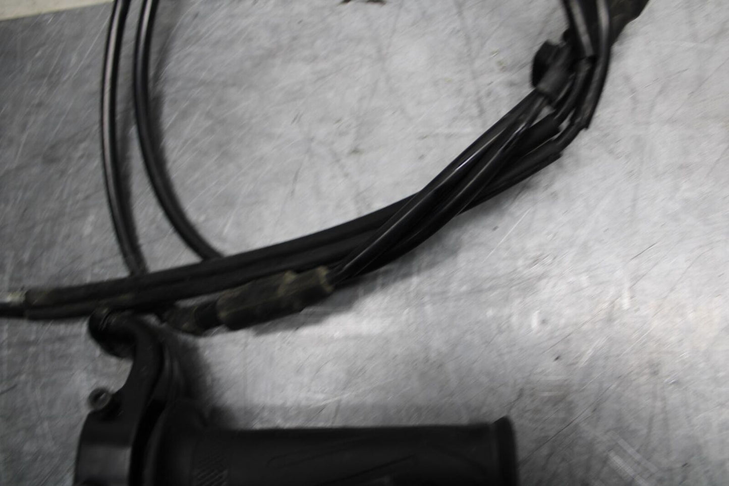 17-19 YAMAHA FZ09 THROTTLE CABLE LINE HOUSING GUIDE BB480