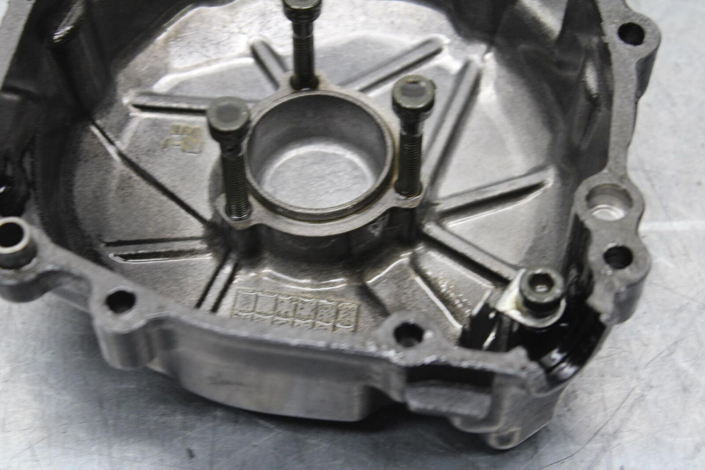 1999 Suzuki GSXR600 STATOR MAGNETO ALTERNATOR GENERATOR COVER 11351-33E01 BB580