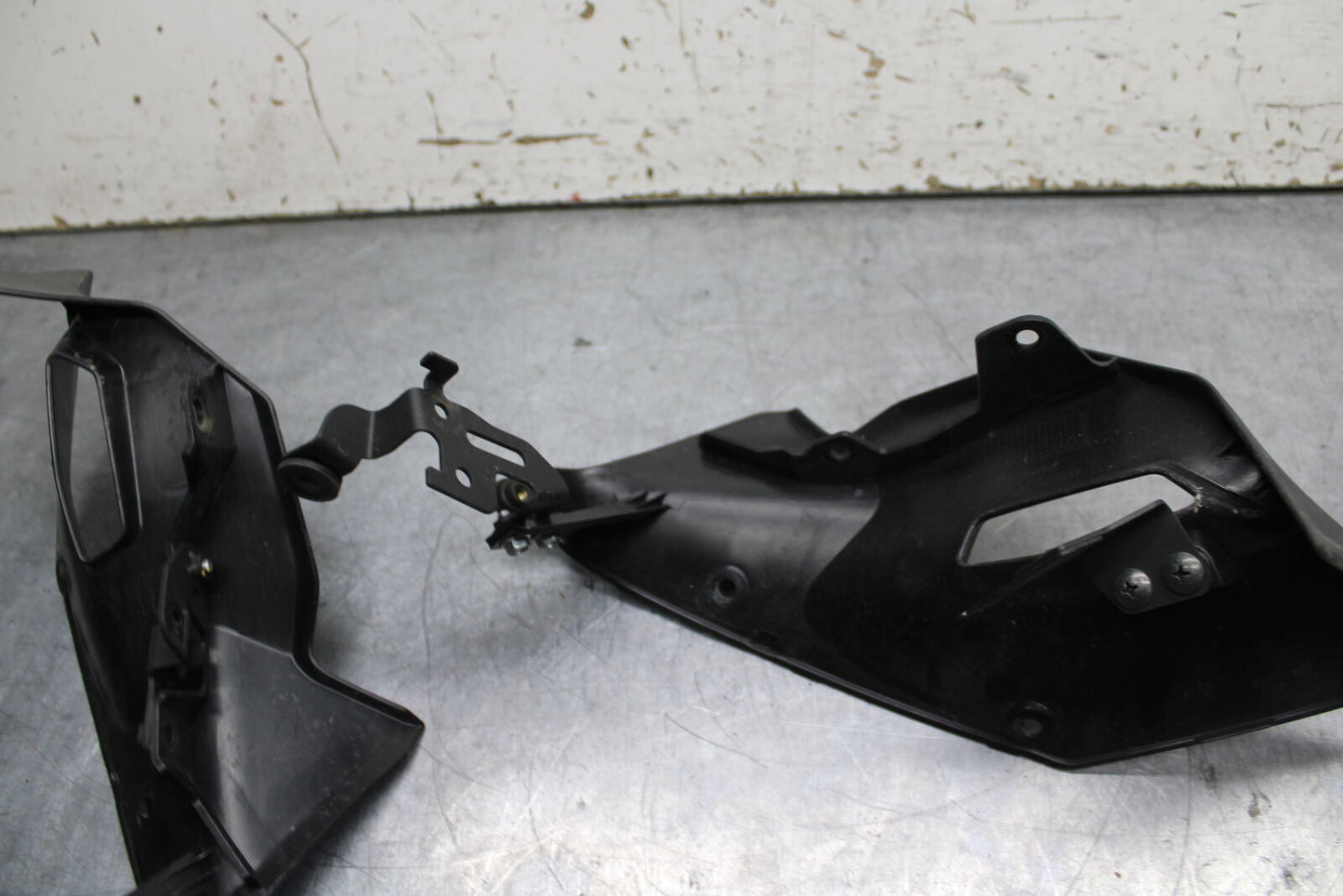19-22 KAWASAKI Z400 RIGHT LEFT INNER FAIRINGS COWLS PANELS TRIMS BB738