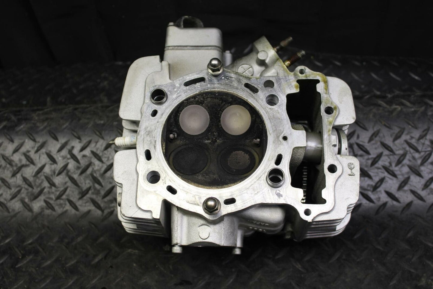 03-08 KAWASAKI VULCAN 1600 REAR BACK ENGINE TOP END CYLINDER HEAD BB193