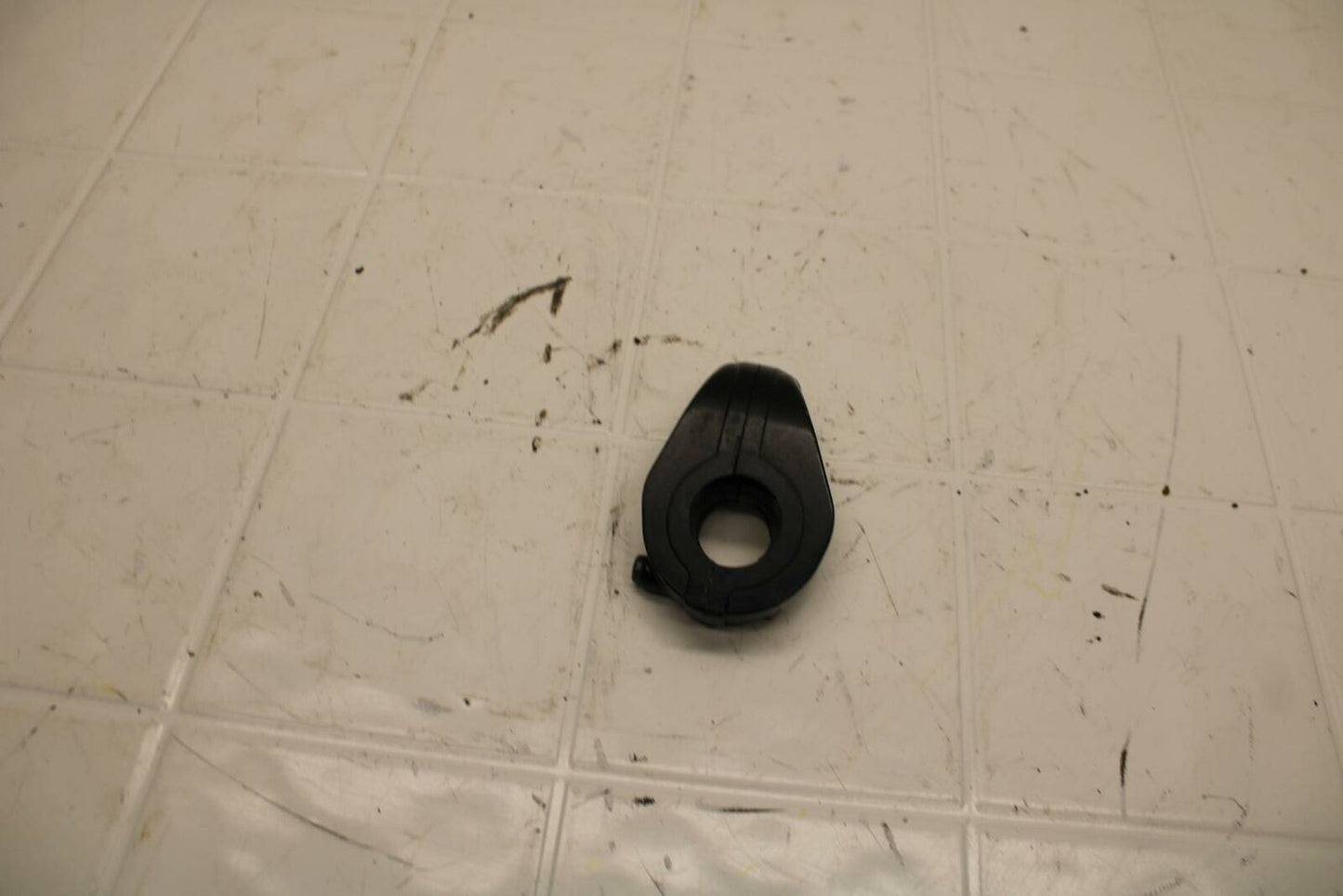 01 YAMAHA YZF R1 THROTTLE CABLE LINE HOUSING GUIDE BB25