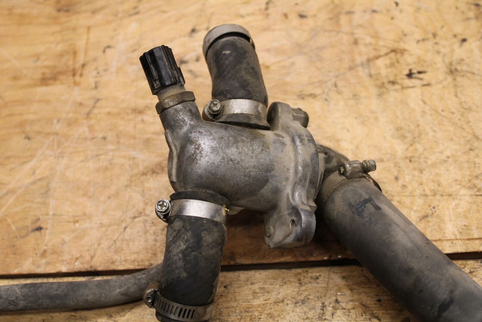 02-03 SUZUKI VSTROM 1000 THERMOSTAT HOUSING BB331