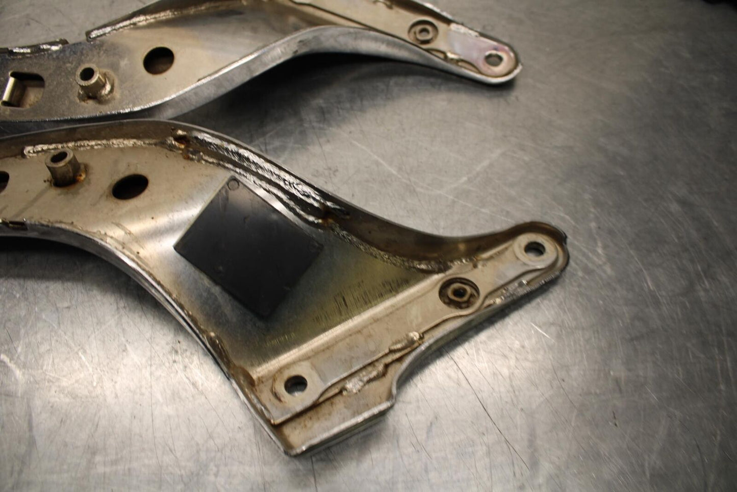 2004 Suzuki Intruder 1500 VL1500 REAR BACK FENDER SUPPORT FRAME SUBFRAME BB573