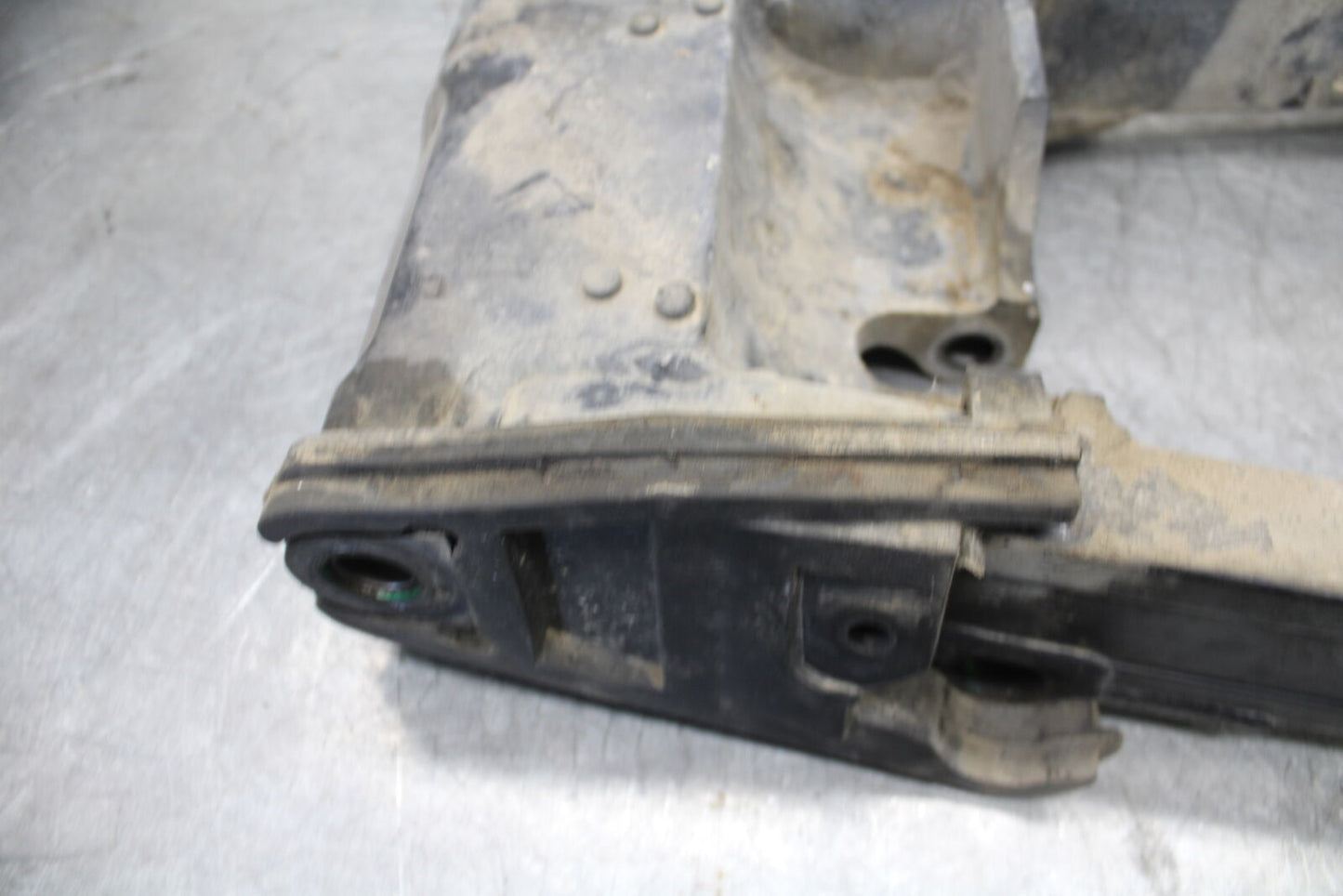 01-06 TRIUMPH TIGER 955I REAR SWINGARM BACK SUSPENSION SWING ARM BB693