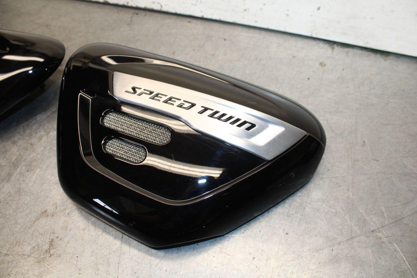 19-21 TRIUMPH SPEED TWIN 1200 RIGHT LEFT FRAME MID SIDE COVERS PANELS TRIM BB653