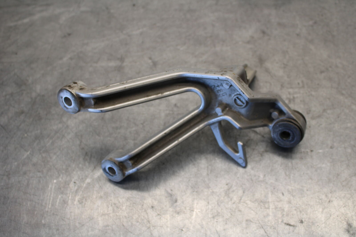 03-07 SUZUKI SV1000S REAR BACK PASSENGER PEG SET PAIR BB657