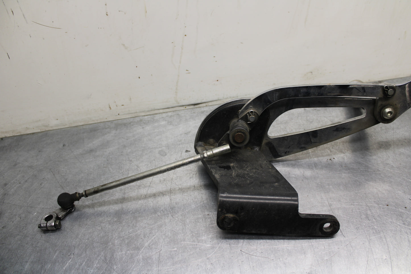 00 SUZUKI INTRUDER 1500 VL1500 LEFT FRONT FOOT REST PEG STEP BB761