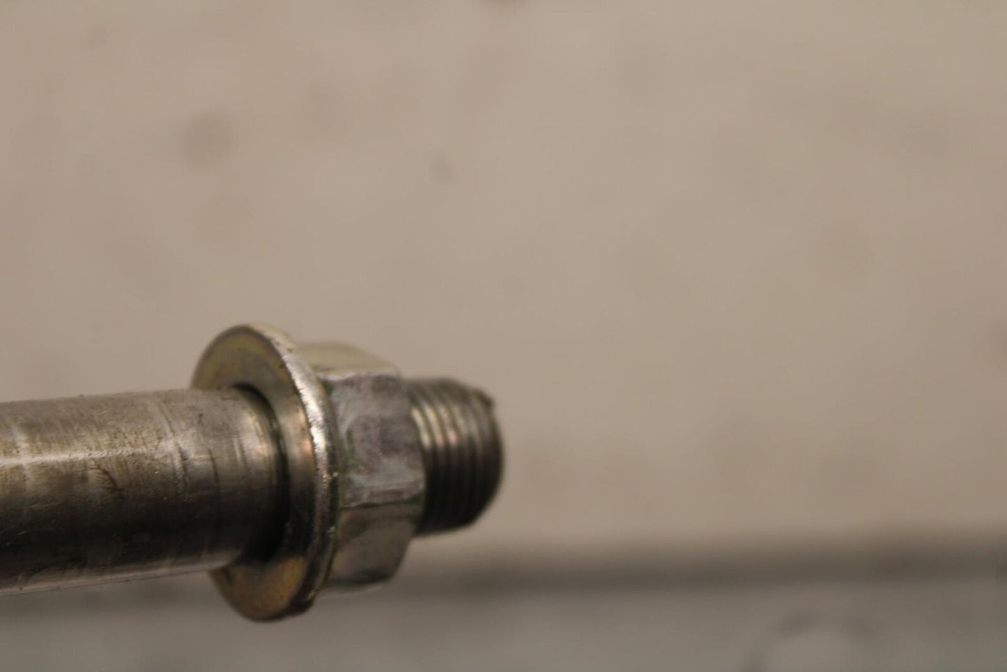 23-24 KAWASAKI NINJA ZX4R REAR BACK SWINGARM BOLT SUSPENSION PIVOT AXLE BB638