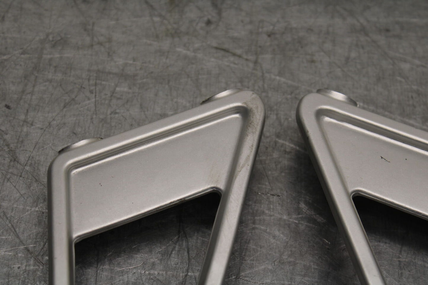 21-24 APRILIA TUONO 660 FACTORY REAR BACK PASSENGER PEG SET PAIR BB733