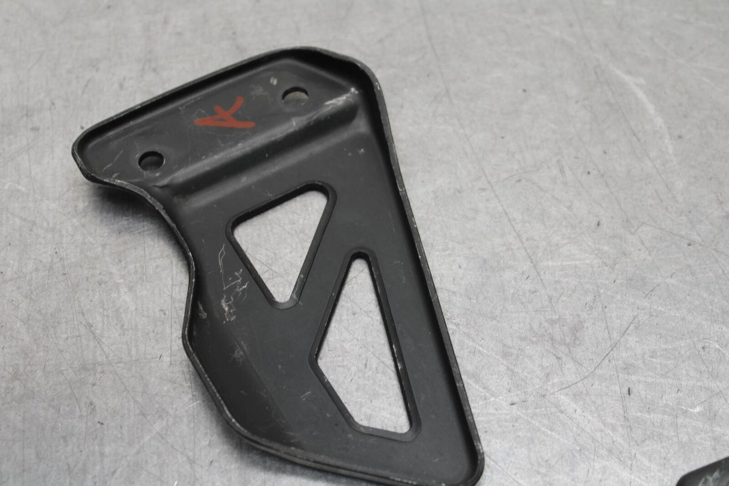 01-03 SUZUKI GSXR600 RIGHT SIDE HEEL GUARD BB639