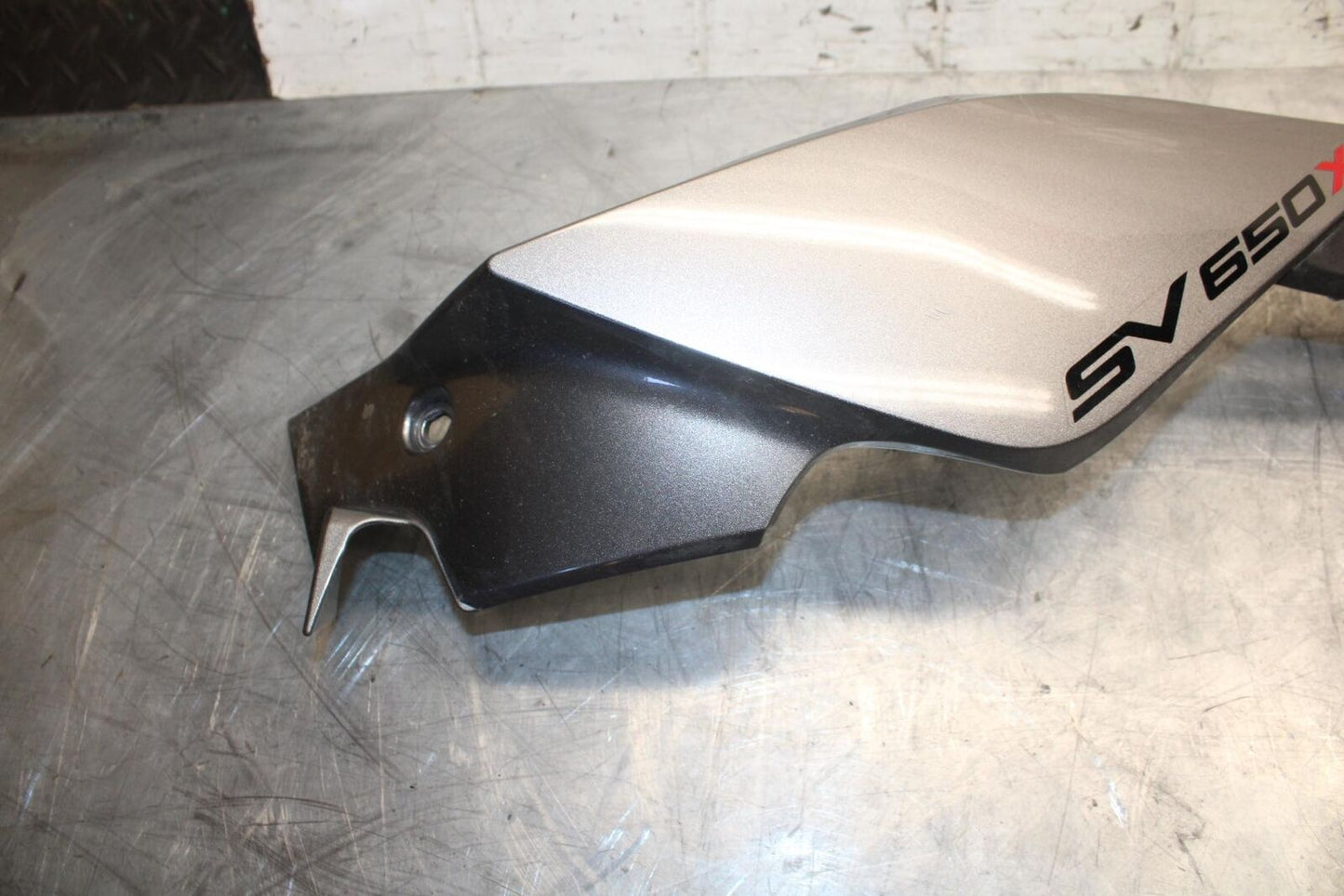 2017 Suzuki SV650X ABS LEFT FRONT UPPER MID SIDE FAIRING COWL PLASTIC BB512