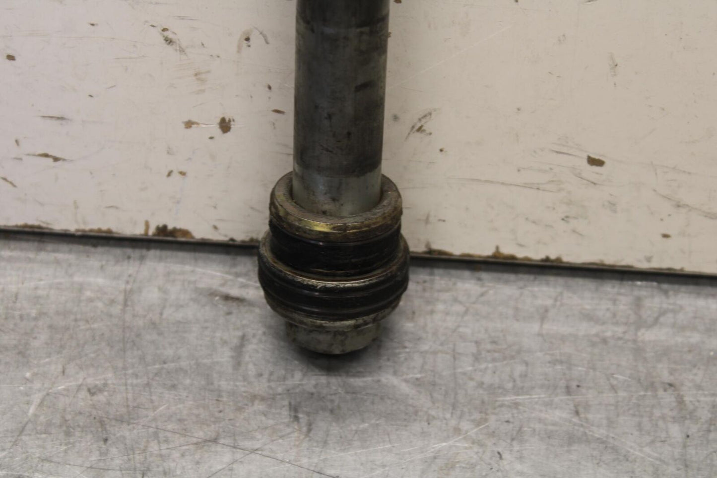 01-06 HONDA CBR600F4I REAR AXLE BACK WHEEL RIM BOLT AXEL 42301-MAS-000 BB626