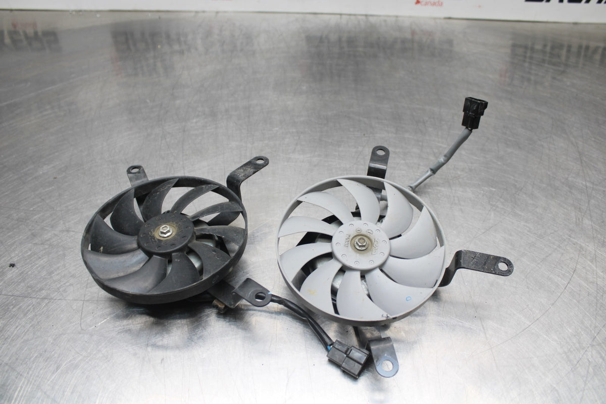 13 YAMAHA YZF R1 ENGINE RADIATOR COOLING FAN SET BB781