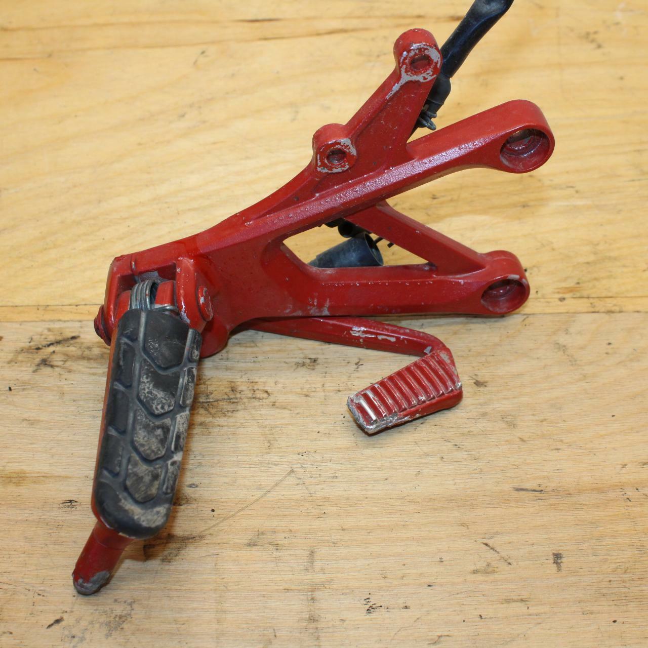 01-06 HONDA CBR600F4I RIGHT REARSET REAR SET DRIVER FOOT PEG REST BB314