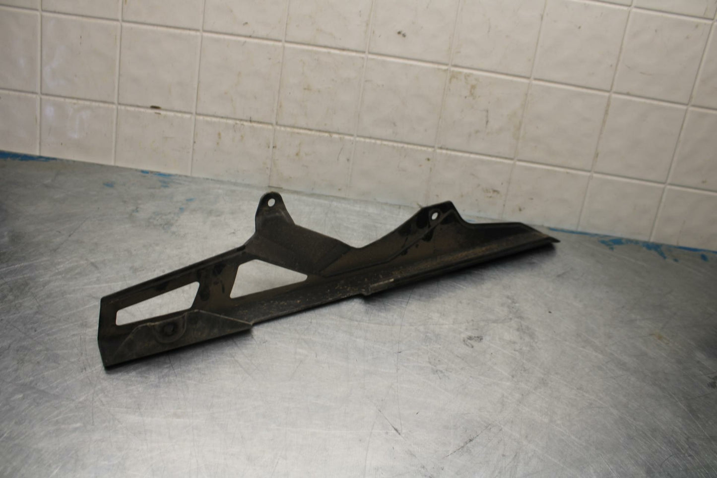 11-22 SUZUKI GSXR600 REAR BACK DRIVE CHAIN GUARD COVER SHIELD BB422